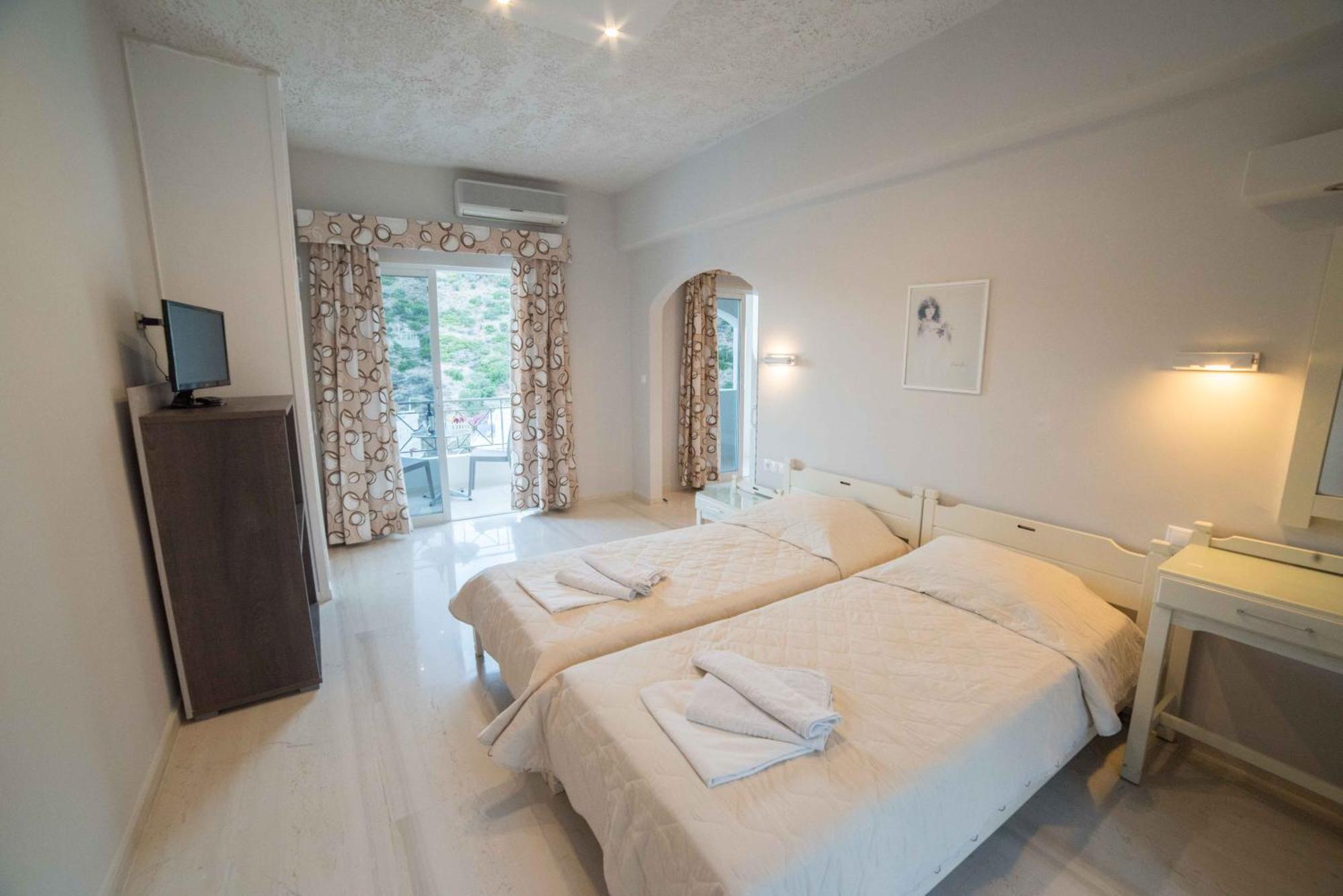 Athena Apartments Agia Galini Exterior foto